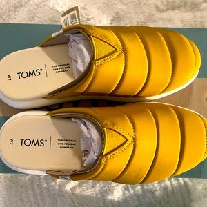 NWB Alpartgata Mallow Mules